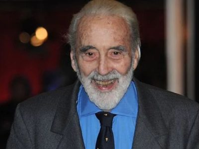 “O filme mais importante da minha carreira”: Em 1998, Christopher Lee recebeu ameaças de morte por interpretar figura histórica