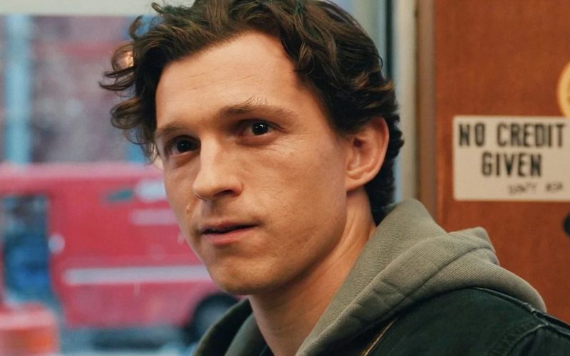 Improviso de Tom Holland define final de Homem-Aranha: Um Novo Dia e emociona público nos cinemas