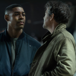Série Lanternas chega à HBO Max com mistérios e salto temporal de 10 anos