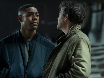 Série Lanternas chega à HBO Max com mistérios e salto temporal de 10 anos