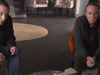 Nova série da HBO Max apresenta herói inusitado e conquista o público