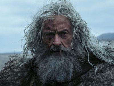 Hugh Jackman entrega atuação poderosa em versão realista do personagem clássico, mais sombrio que Wolverine