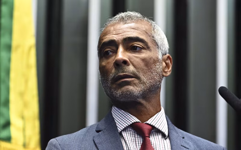 Romário deixa o PL e declara apoio à candidatura de Eduardo Paes