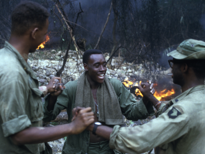 “Tudo parece muito realista”: Filme de guerra injustamente esquecido é elogiado por veteranos do Vietnã, situado entre Platoon e Nascido para Matar