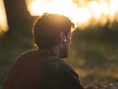 Minissérie da Netflix provoca emoções intensas e leva maratonista a chorar como criança em uma tarde