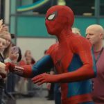 Em 2012, atriz interpretou a mãe de Tom Holland em filme baseado em história real; 14 anos depois, participa de Homem-Aranha